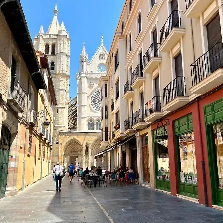 Housing Leon Catedral Apartment Exterior photo